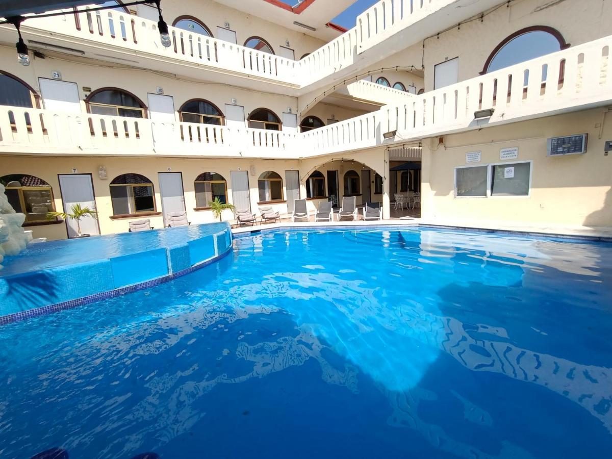 Playa De Oro Hotel 3*