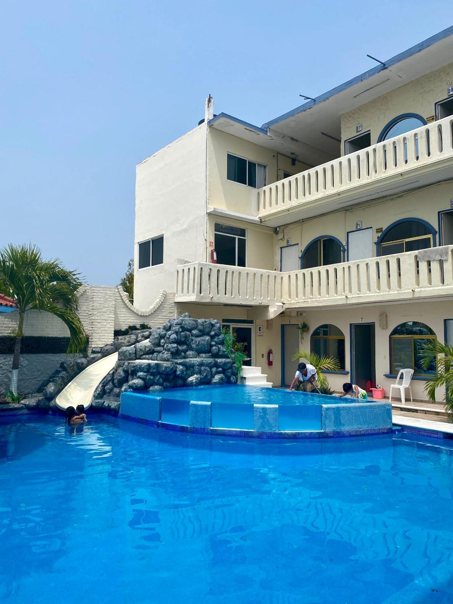 Playa De Oro Hotel 3*